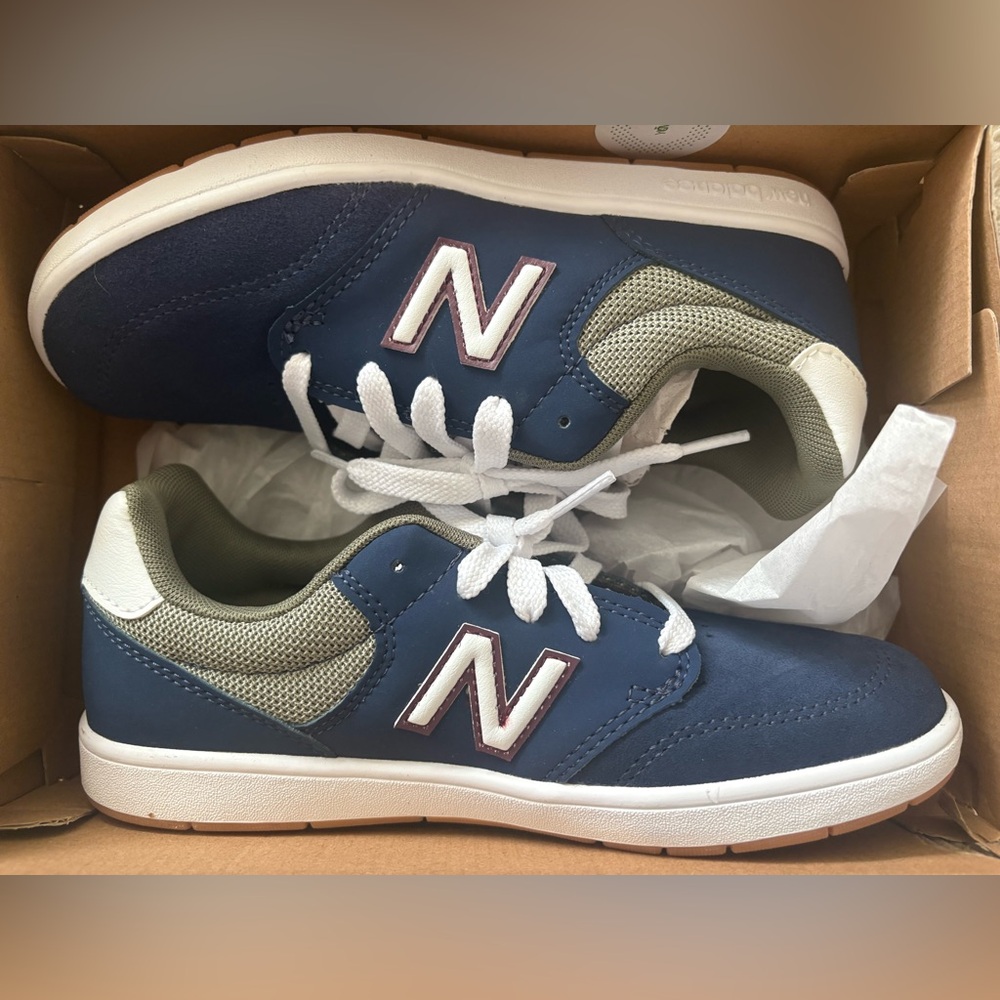 New Balance 425 Kids' Navy, olive green, and Gray Sneakers NWT new size 3Y